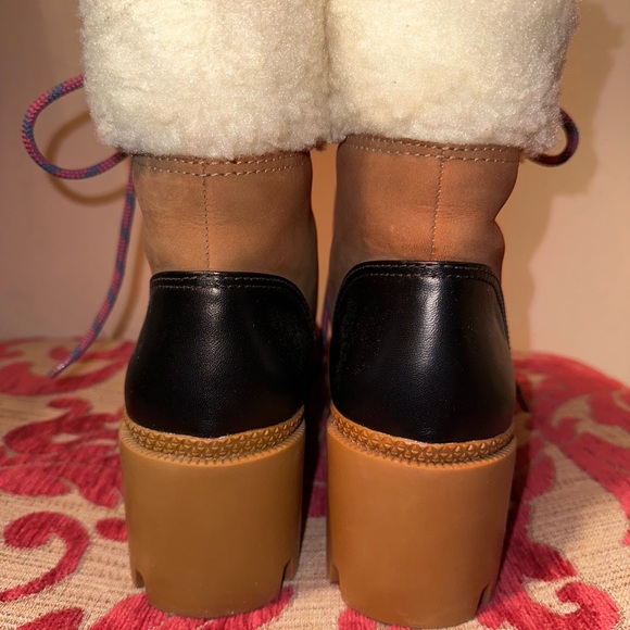 NEW DESIGNER Schutz Ritah Leather Lace up Faux Fur Lug Sole Boots - Picture 5 of 10